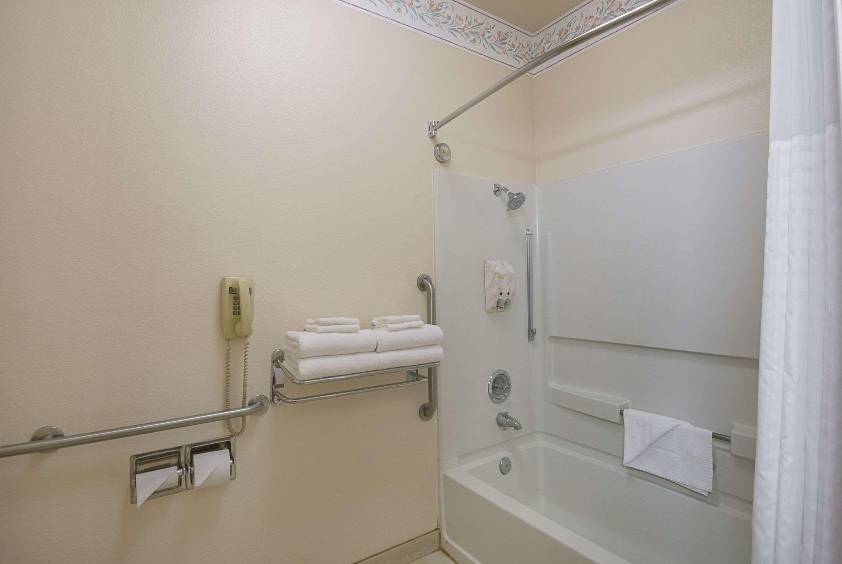 Quality Inn Fresno Yosemite Airport Екстериор снимка