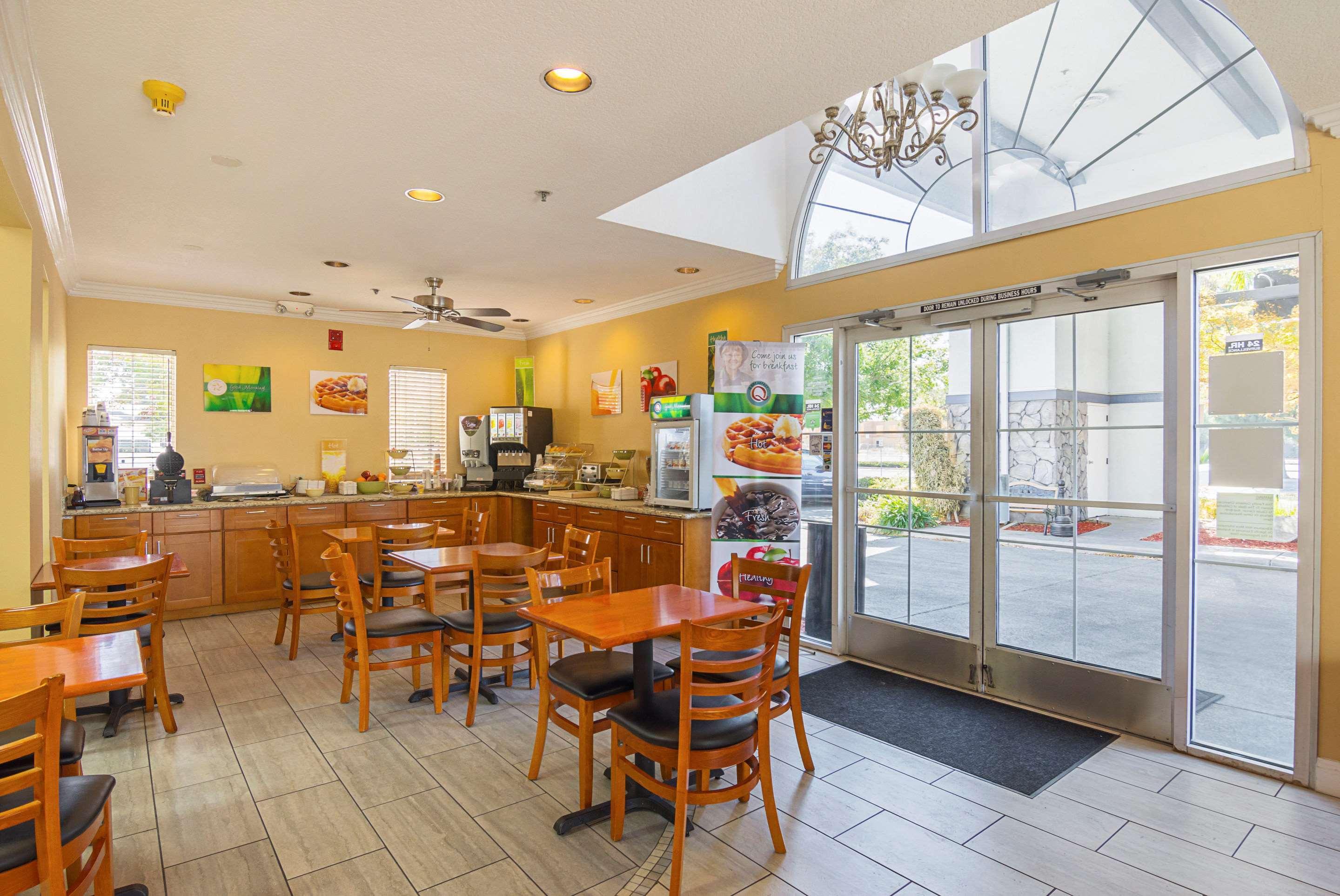 Quality Inn Fresno Yosemite Airport Екстериор снимка