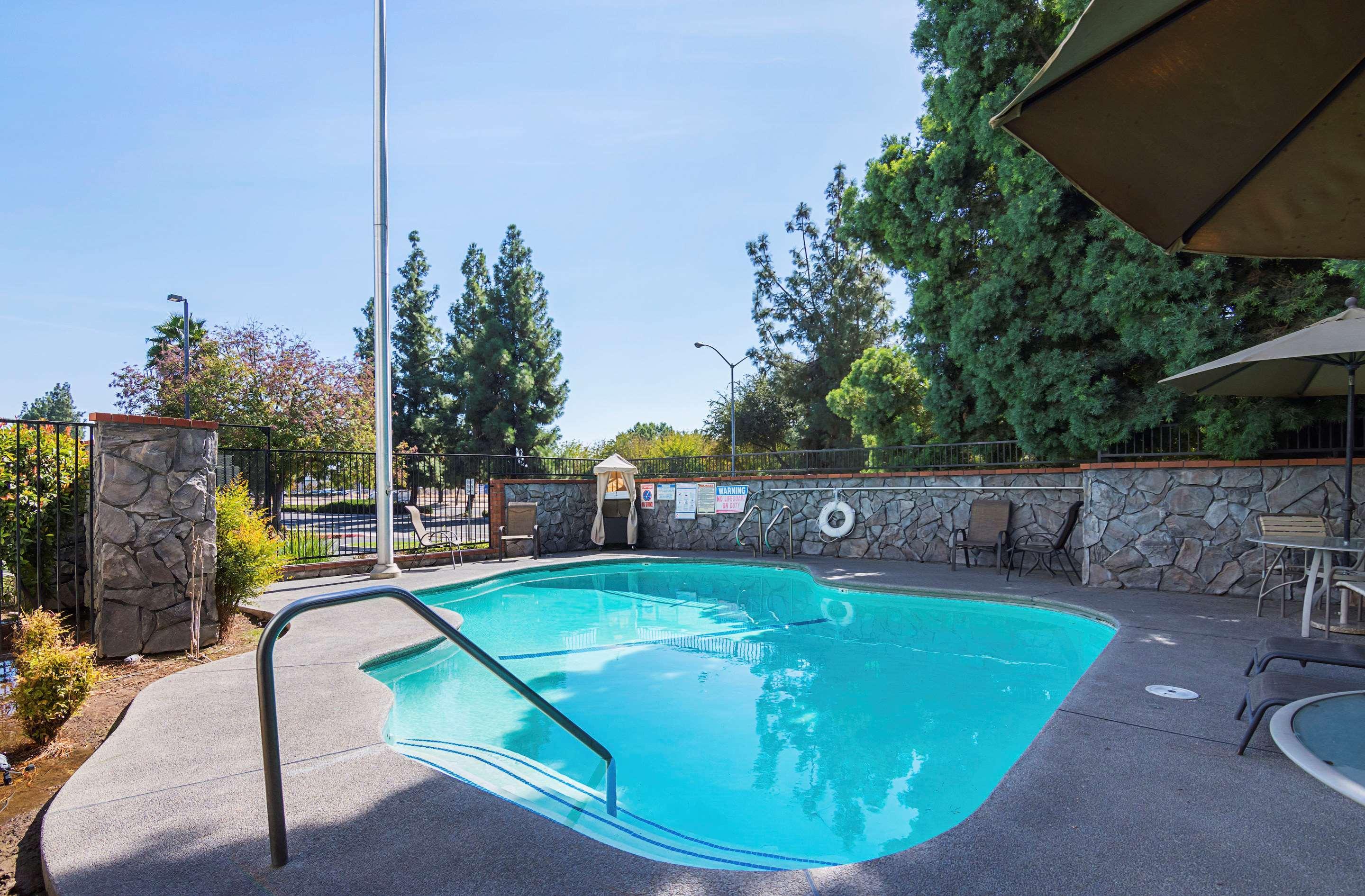 Quality Inn Fresno Yosemite Airport Екстериор снимка