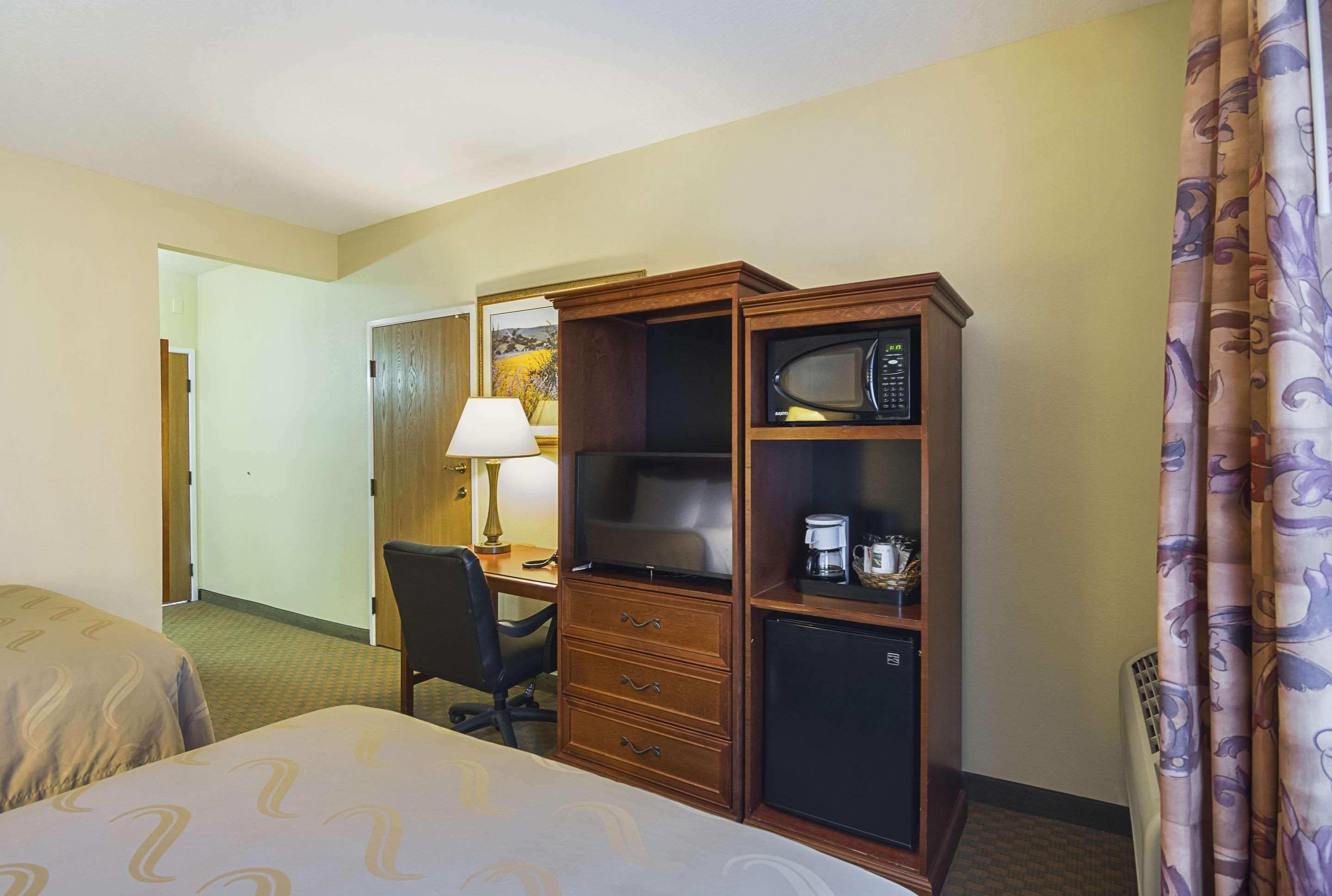 Quality Inn Fresno Yosemite Airport Екстериор снимка