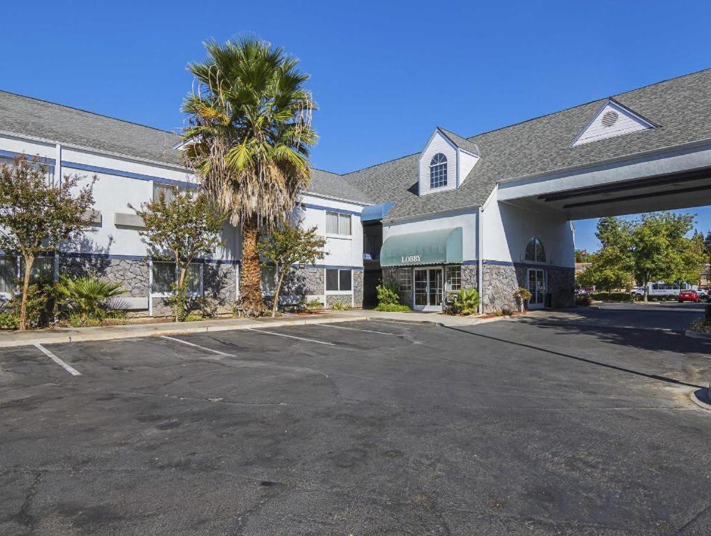 Quality Inn Fresno Yosemite Airport Екстериор снимка