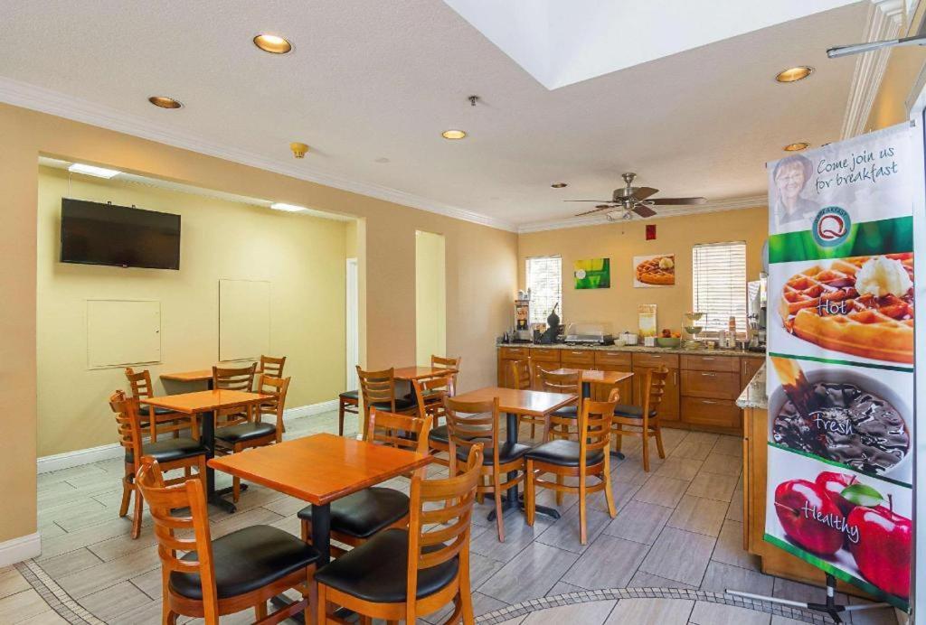 Quality Inn Fresno Yosemite Airport Екстериор снимка