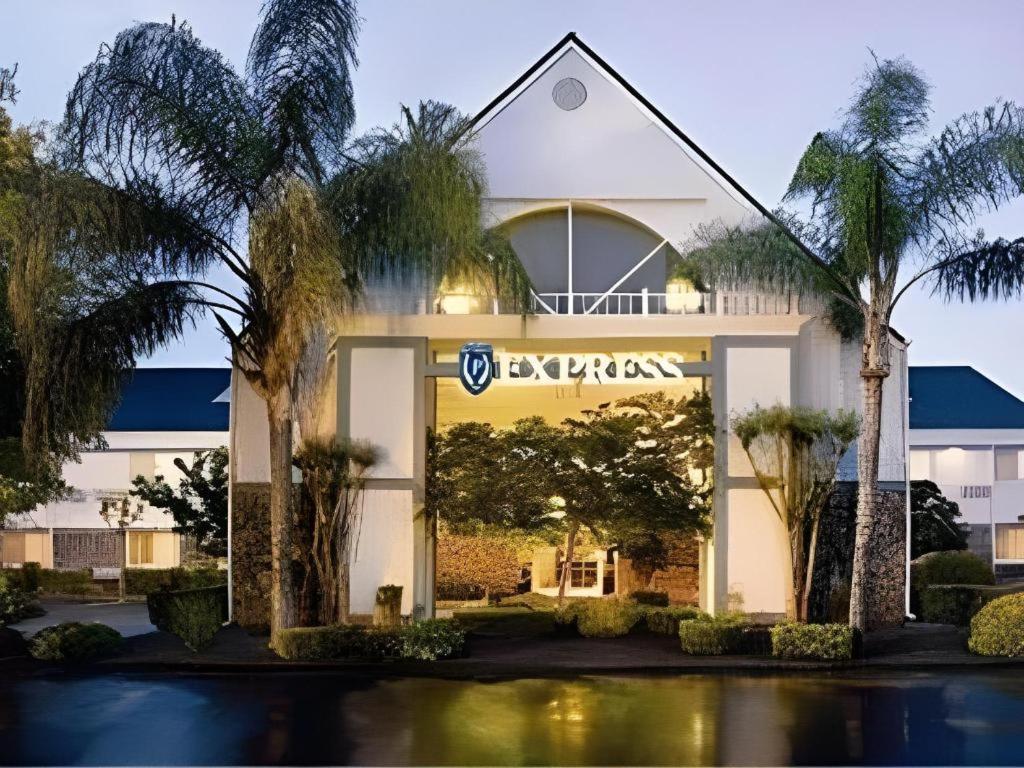 Quality Inn Fresno Yosemite Airport Екстериор снимка
