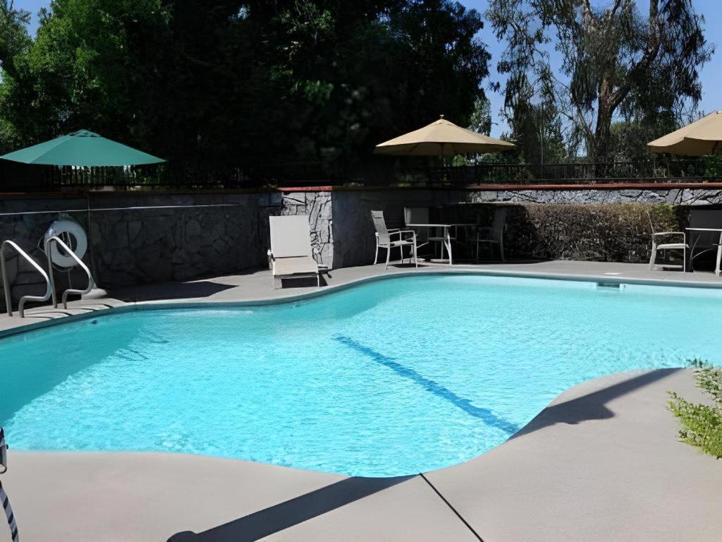 Quality Inn Fresno Yosemite Airport Екстериор снимка