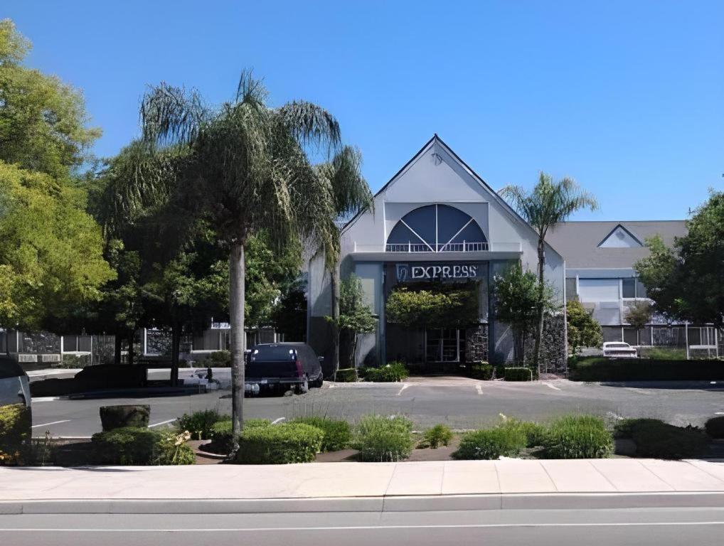Quality Inn Fresno Yosemite Airport Екстериор снимка