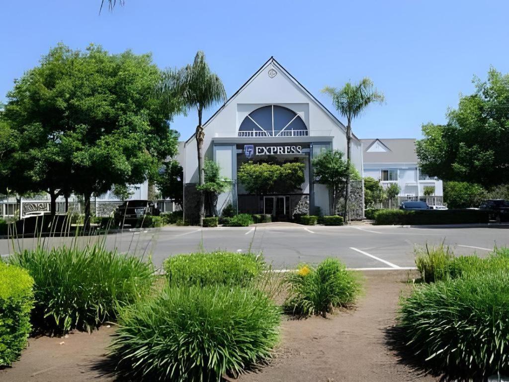 Quality Inn Fresno Yosemite Airport Екстериор снимка