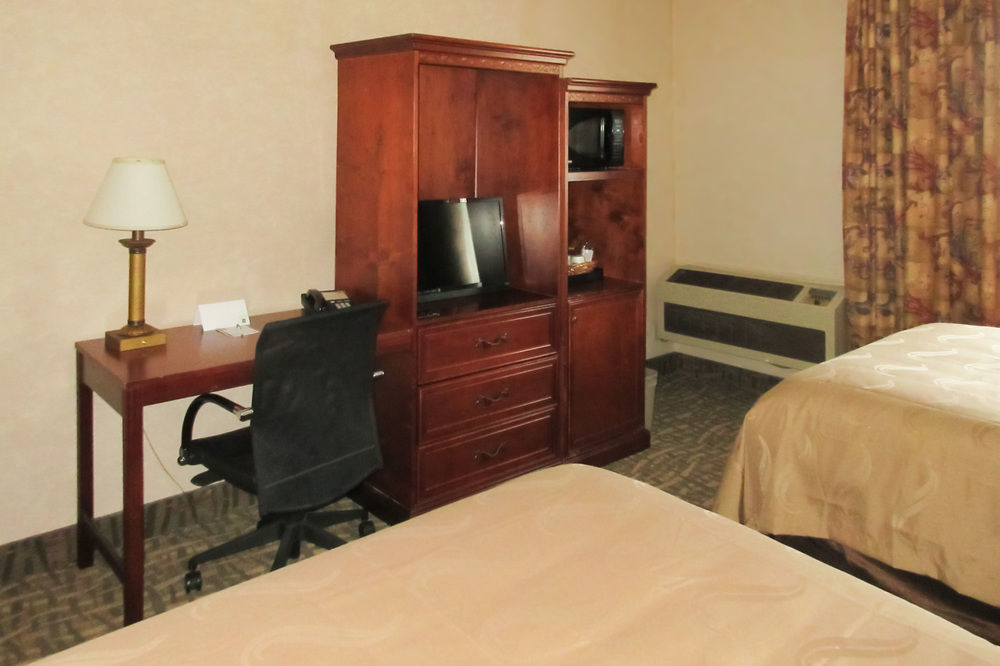 Quality Inn Fresno Yosemite Airport Екстериор снимка