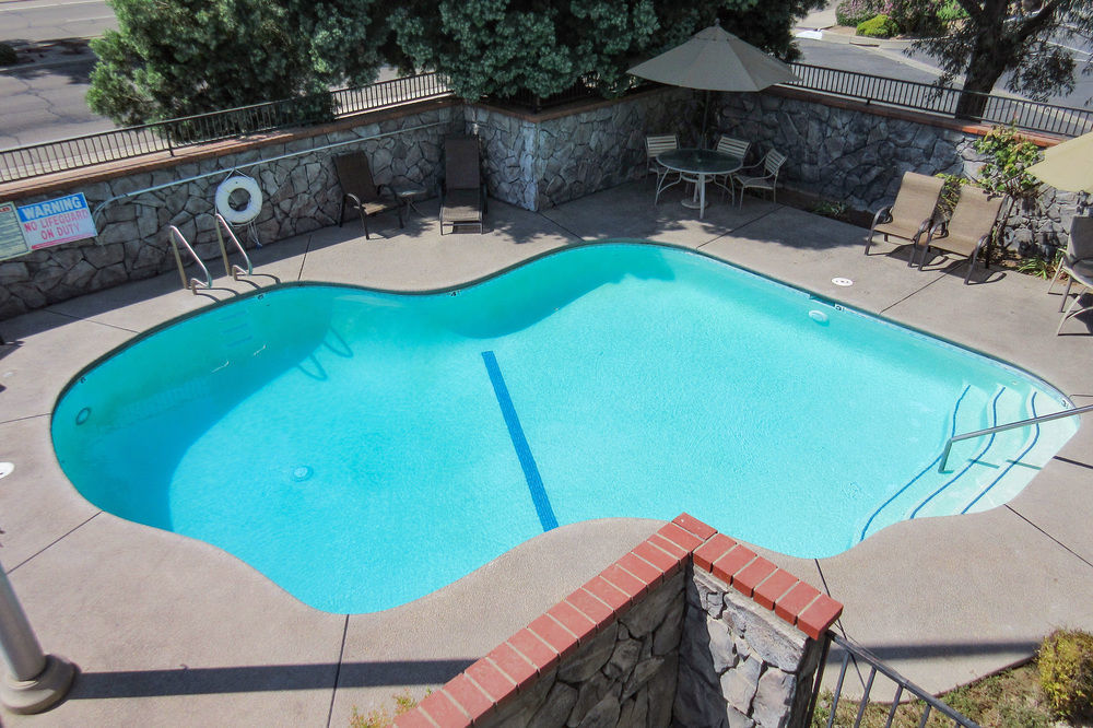 Quality Inn Fresno Yosemite Airport Екстериор снимка