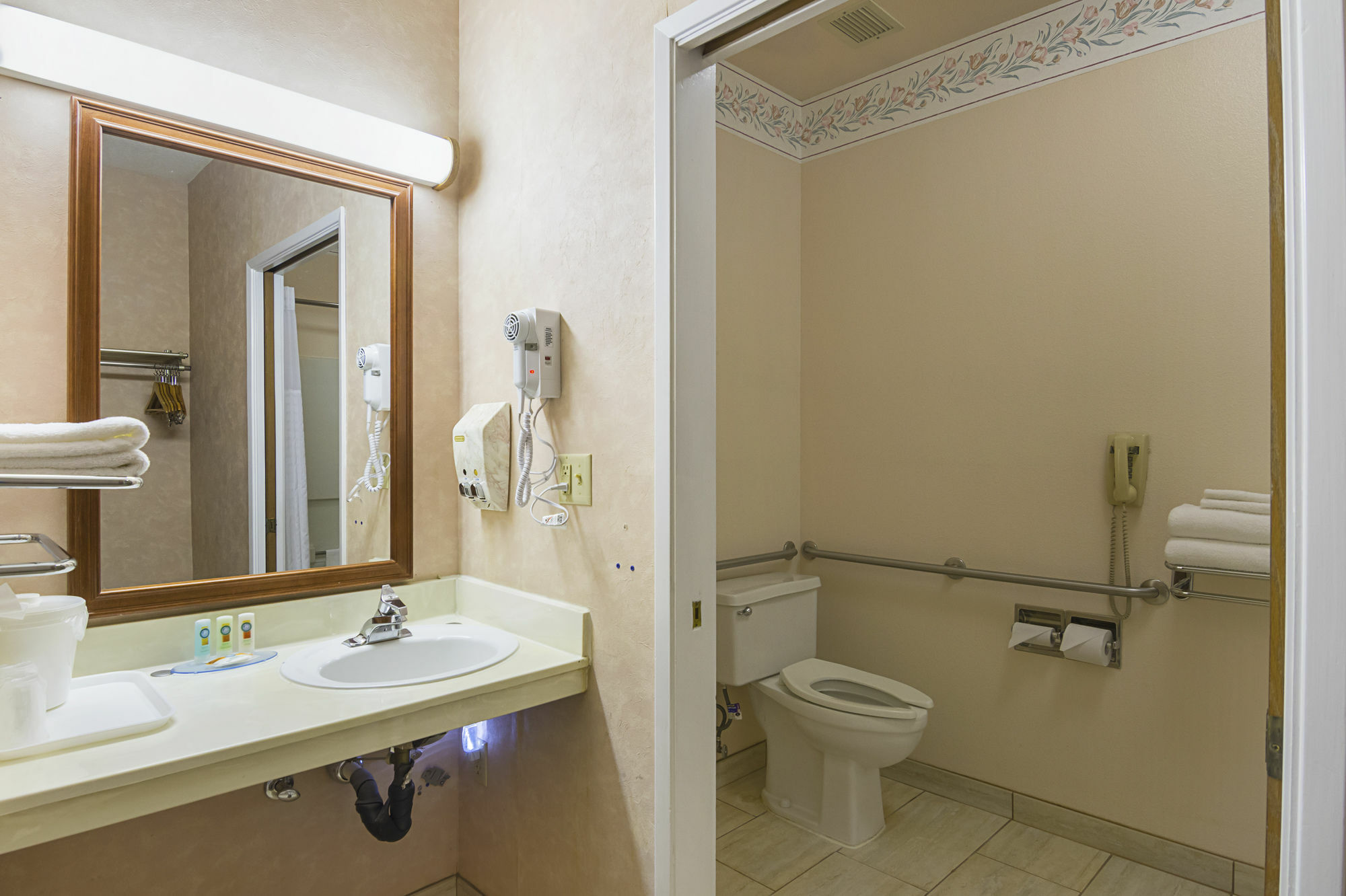 Quality Inn Fresno Yosemite Airport Екстериор снимка